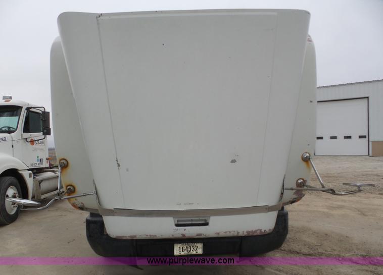 image for item J8966 1998 Freightliner FLD120 semi truck