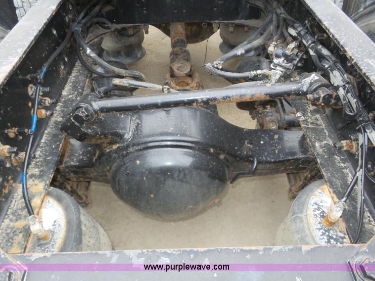 image for item J8966 1998 Freightliner FLD120 semi truck