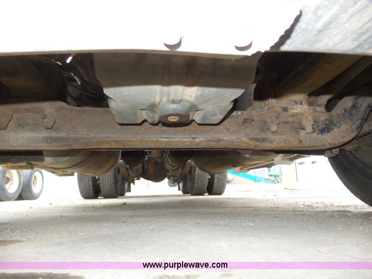 image for item J8966 1998 Freightliner FLD120 semi truck