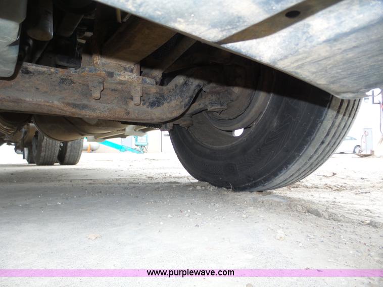 image for item J8966 1998 Freightliner FLD120 semi truck