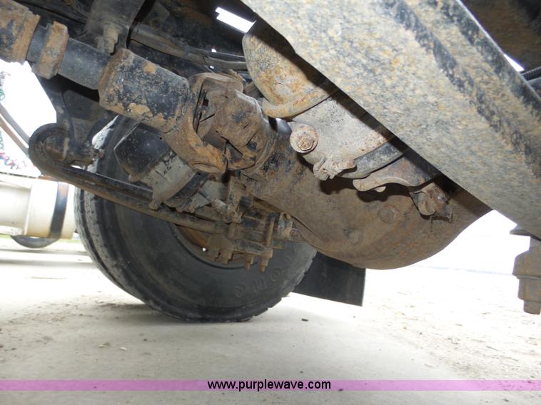 image for item J8966 1998 Freightliner FLD120 semi truck