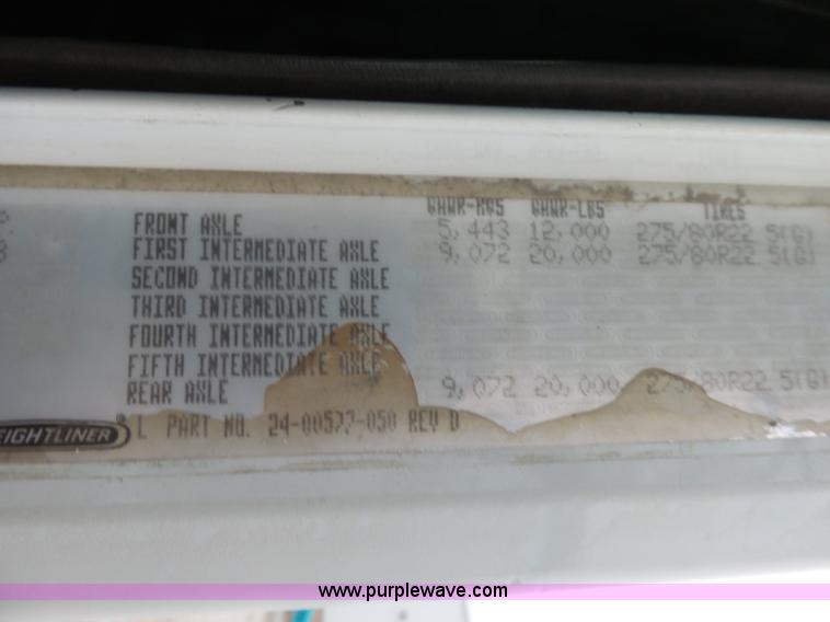 image for item J8966 1998 Freightliner FLD120 semi truck