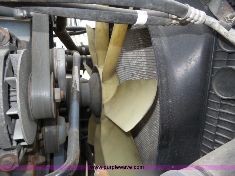 image for item J8967 2002 Freightliner Columbia semi truck