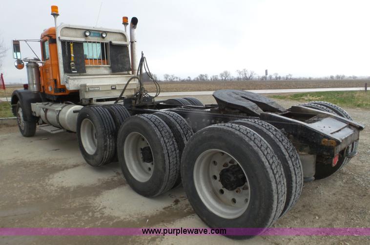 image for item J8968 1984 Volvo Autocar AT64FX semi truck