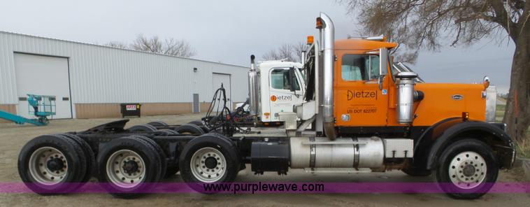 image for item J8968 1984 Volvo Autocar AT64FX semi truck