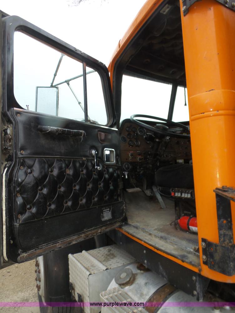 image for item J8968 1984 Volvo Autocar AT64FX semi truck