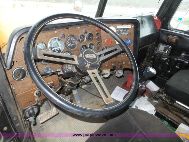 image for item J8968 1984 Volvo Autocar AT64FX semi truck