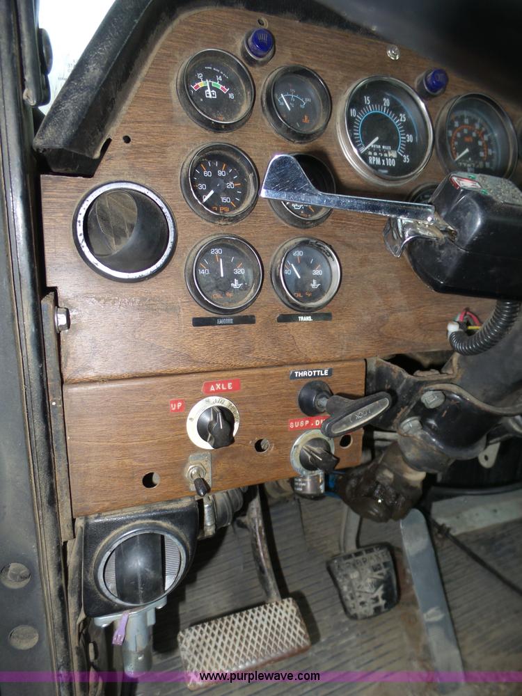 image for item J8968 1984 Volvo Autocar AT64FX semi truck