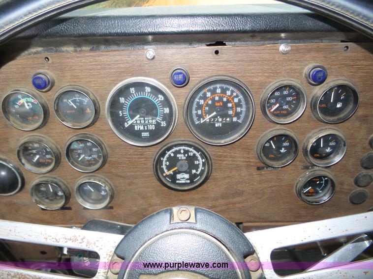 image for item J8968 1984 Volvo Autocar AT64FX semi truck