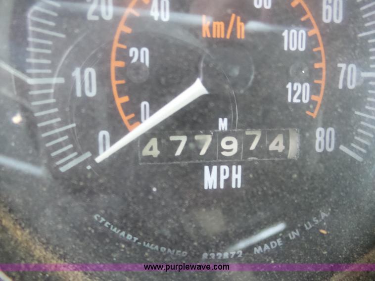 image for item J8968 1984 Volvo Autocar AT64FX semi truck