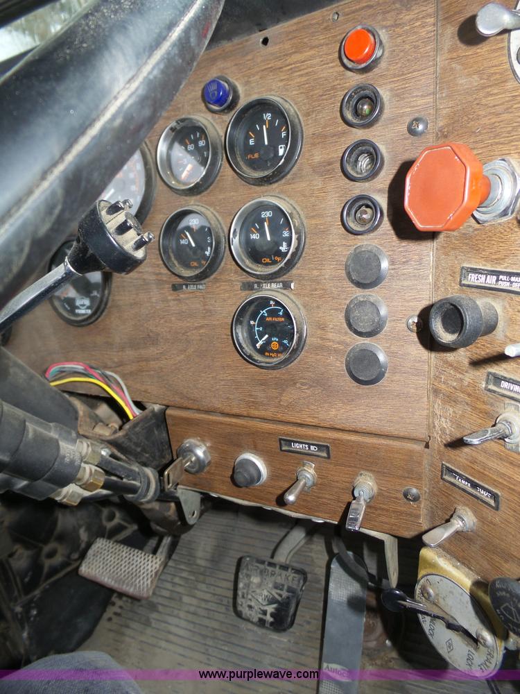 image for item J8968 1984 Volvo Autocar AT64FX semi truck