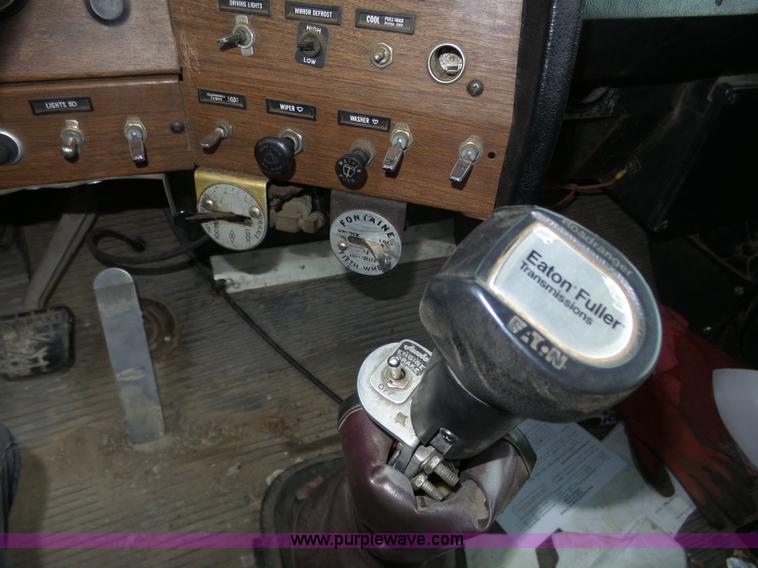 image for item J8968 1984 Volvo Autocar AT64FX semi truck