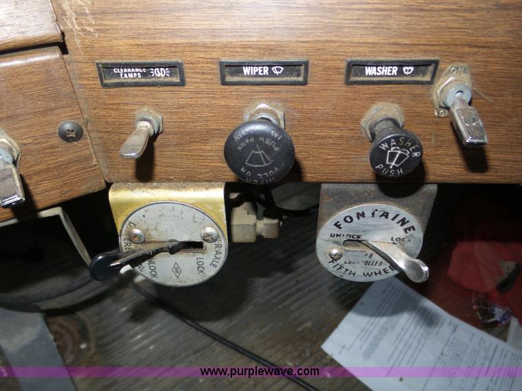 image for item J8968 1984 Volvo Autocar AT64FX semi truck