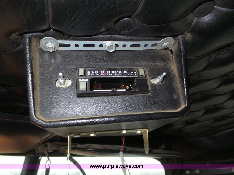 image for item J8968 1984 Volvo Autocar AT64FX semi truck