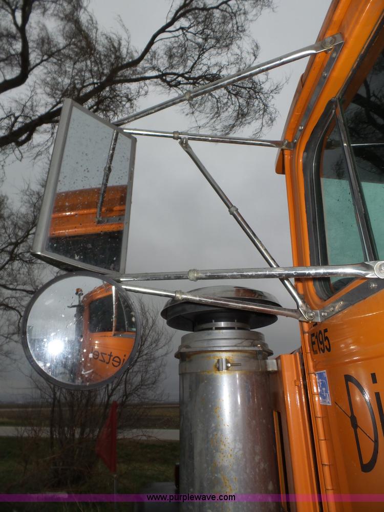 image for item J8968 1984 Volvo Autocar AT64FX semi truck