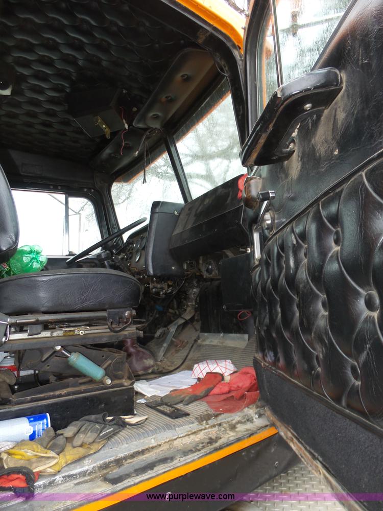 image for item J8968 1984 Volvo Autocar AT64FX semi truck