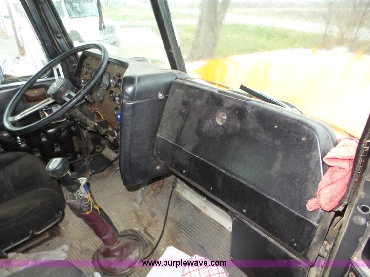 image for item J8968 1984 Volvo Autocar AT64FX semi truck