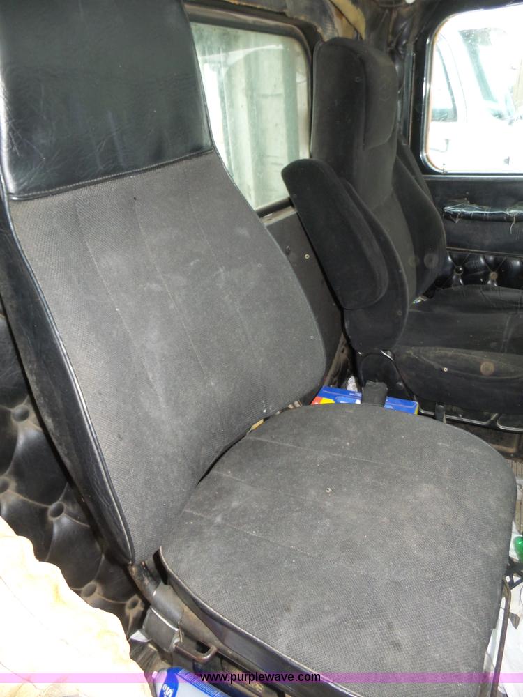 image for item J8968 1984 Volvo Autocar AT64FX semi truck