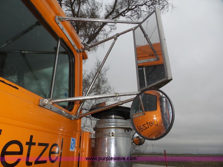 image for item J8968 1984 Volvo Autocar AT64FX semi truck