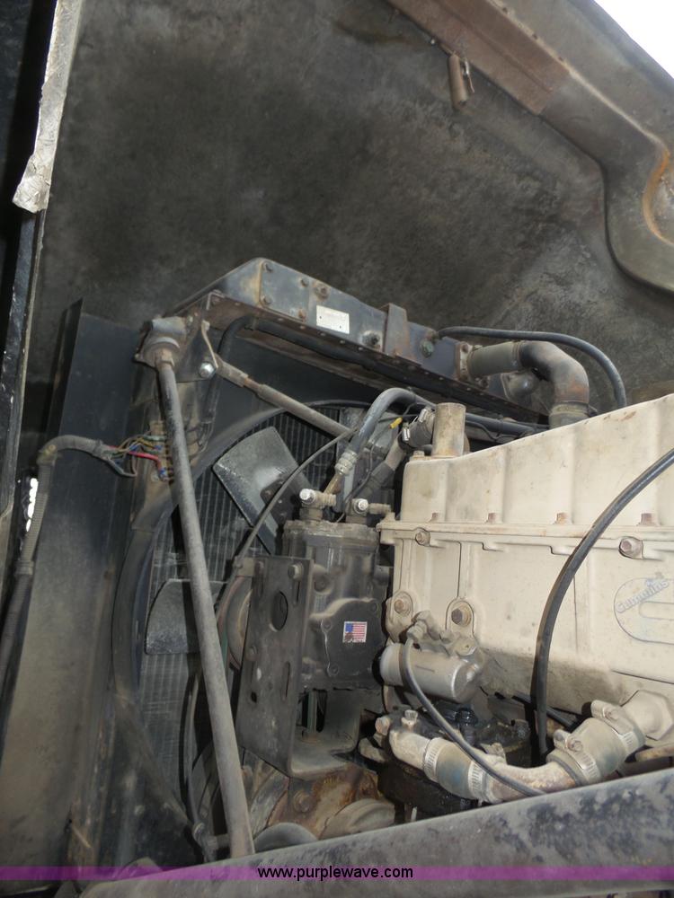 image for item J8968 1984 Volvo Autocar AT64FX semi truck