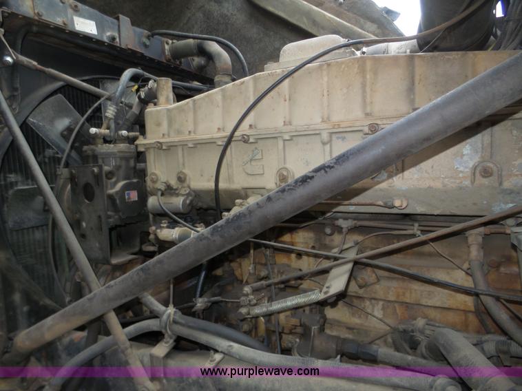 image for item J8968 1984 Volvo Autocar AT64FX semi truck