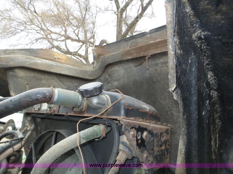 image for item J8968 1984 Volvo Autocar AT64FX semi truck