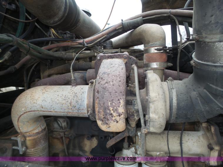 image for item J8968 1984 Volvo Autocar AT64FX semi truck