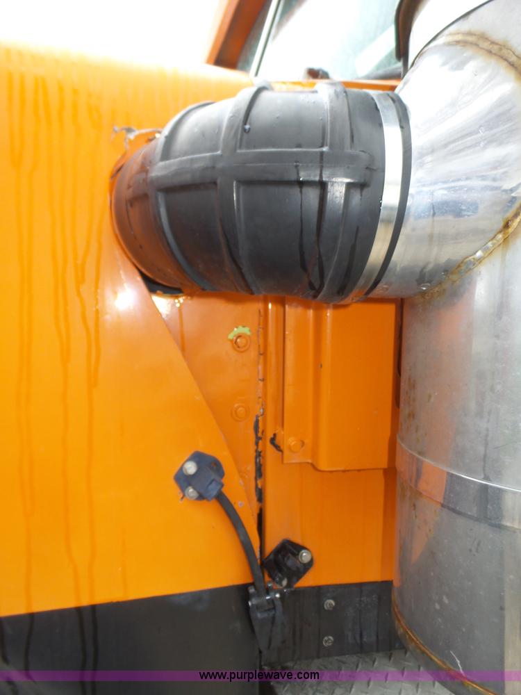 image for item J8968 1984 Volvo Autocar AT64FX semi truck