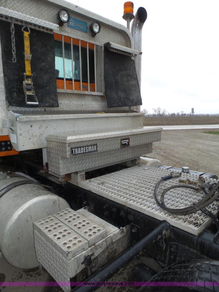 image for item J8968 1984 Volvo Autocar AT64FX semi truck