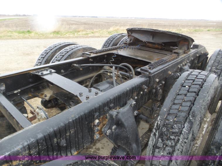 image for item J8968 1984 Volvo Autocar AT64FX semi truck