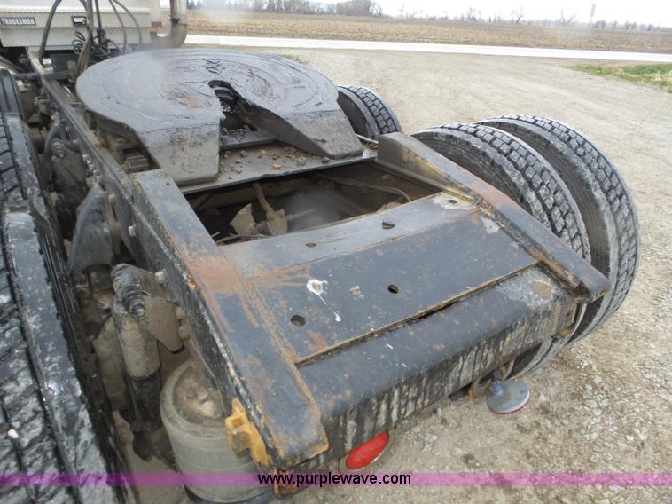 image for item J8968 1984 Volvo Autocar AT64FX semi truck