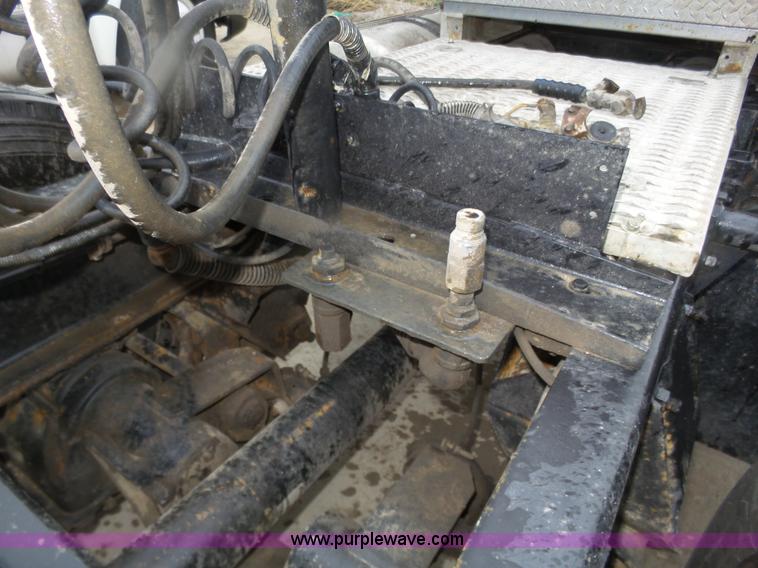 image for item J8968 1984 Volvo Autocar AT64FX semi truck