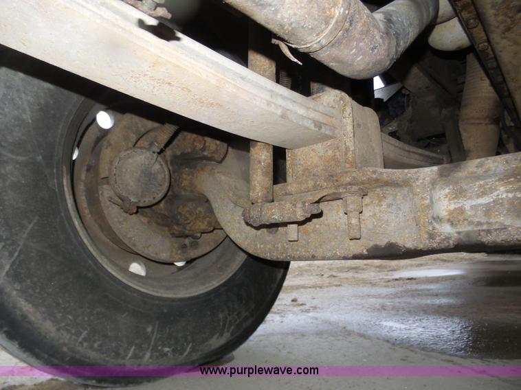 image for item J8968 1984 Volvo Autocar AT64FX semi truck