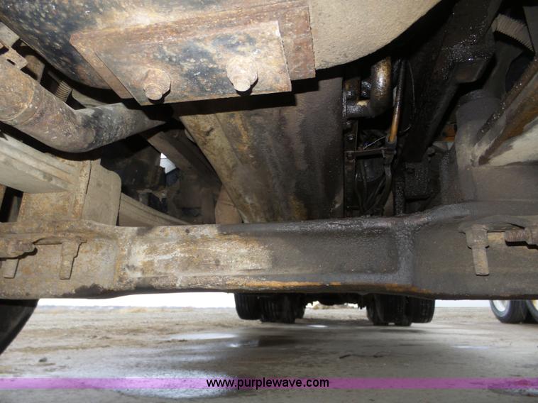 image for item J8968 1984 Volvo Autocar AT64FX semi truck