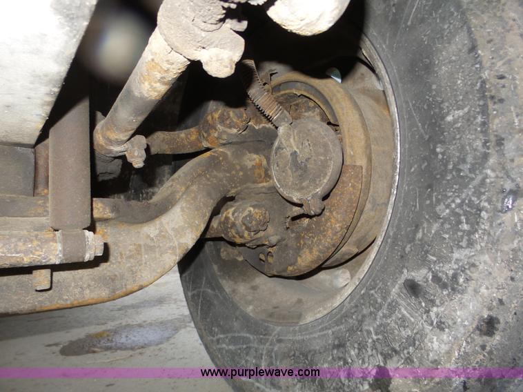 image for item J8968 1984 Volvo Autocar AT64FX semi truck