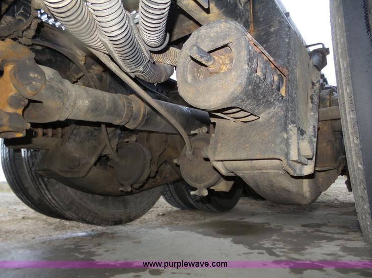 image for item J8968 1984 Volvo Autocar AT64FX semi truck