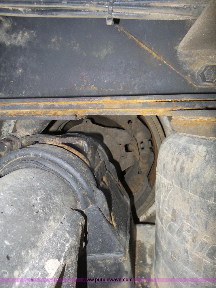 image for item J8968 1984 Volvo Autocar AT64FX semi truck