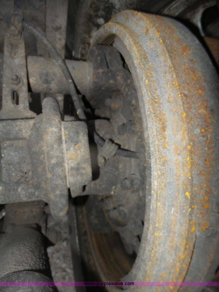 image for item J8968 1984 Volvo Autocar AT64FX semi truck