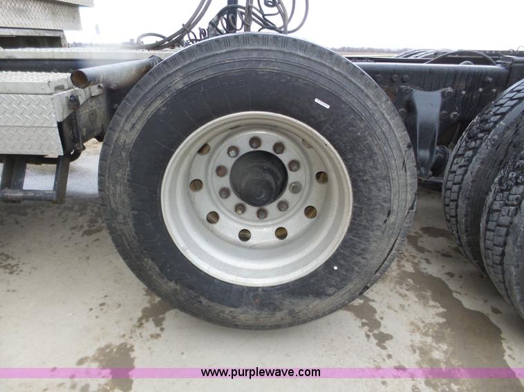 image for item J8968 1984 Volvo Autocar AT64FX semi truck