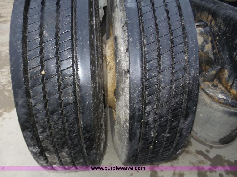 image for item J8968 1984 Volvo Autocar AT64FX semi truck