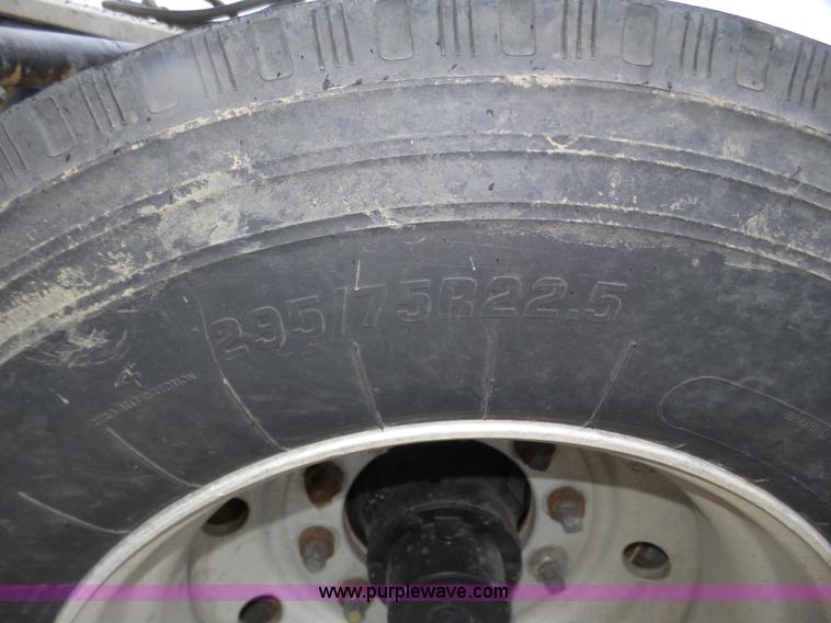 image for item J8968 1984 Volvo Autocar AT64FX semi truck