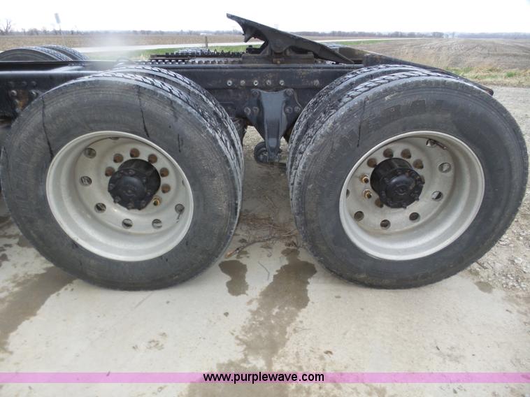 image for item J8968 1984 Volvo Autocar AT64FX semi truck