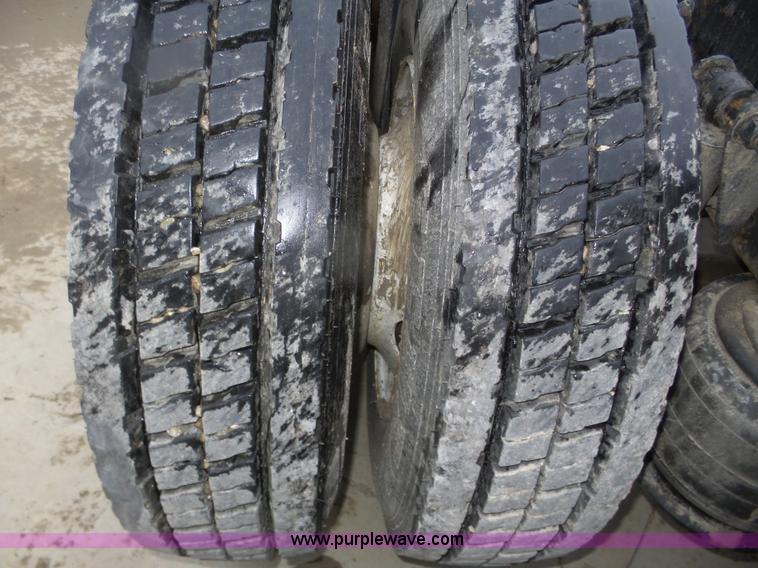 image for item J8968 1984 Volvo Autocar AT64FX semi truck