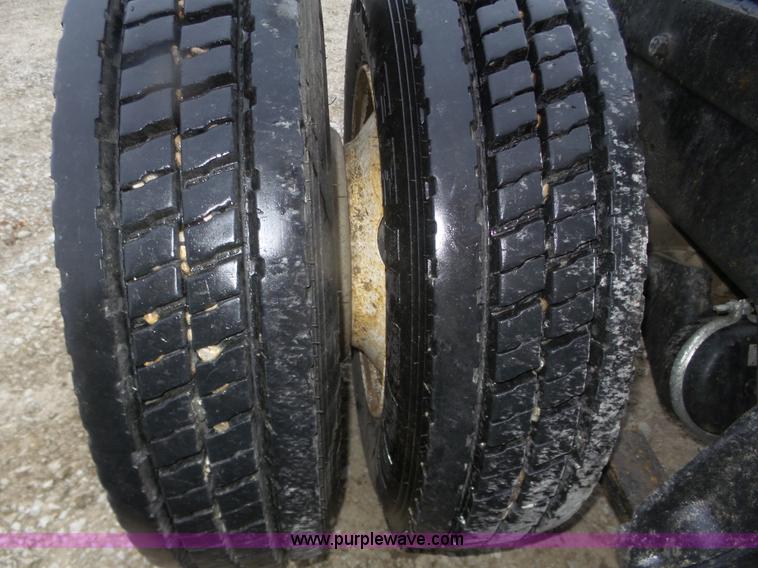 image for item J8968 1984 Volvo Autocar AT64FX semi truck