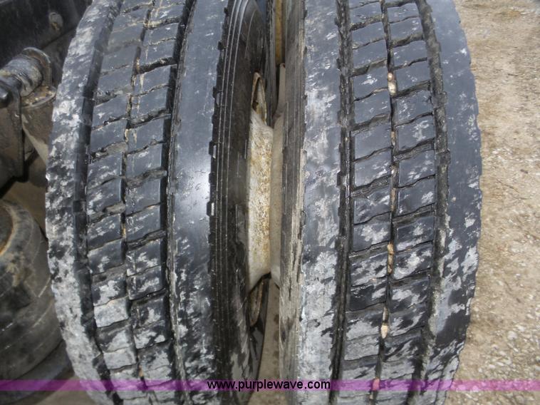 image for item J8968 1984 Volvo Autocar AT64FX semi truck