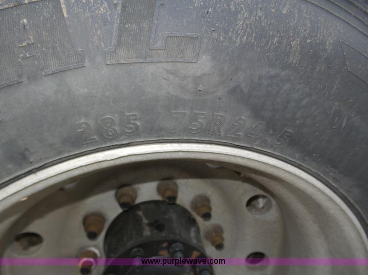 image for item J8968 1984 Volvo Autocar AT64FX semi truck