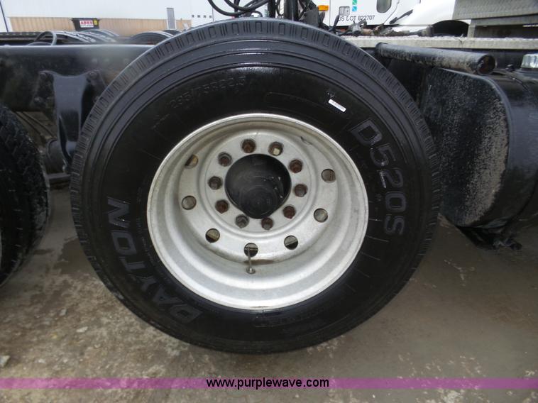 image for item J8968 1984 Volvo Autocar AT64FX semi truck