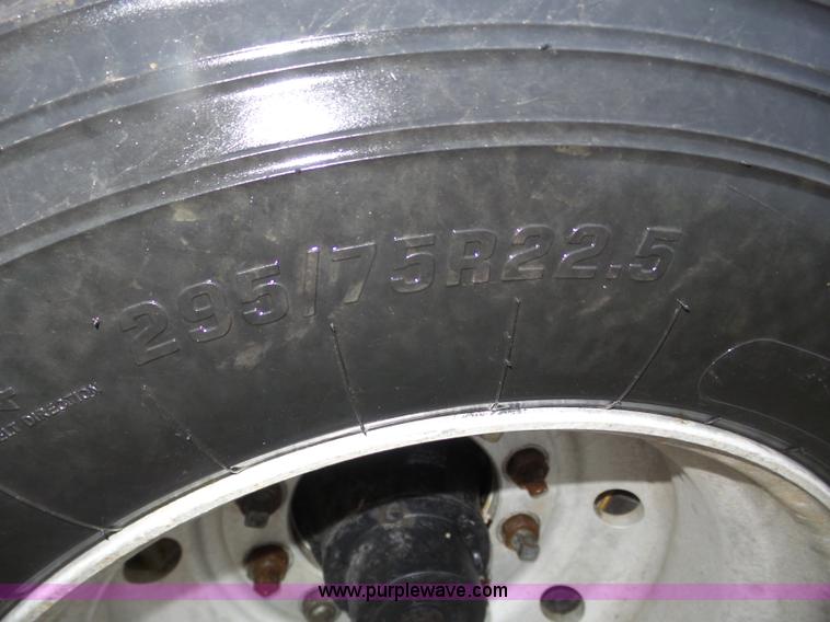 image for item J8968 1984 Volvo Autocar AT64FX semi truck