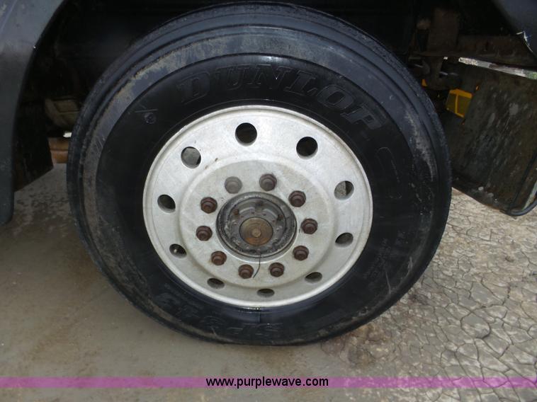 image for item J8968 1984 Volvo Autocar AT64FX semi truck