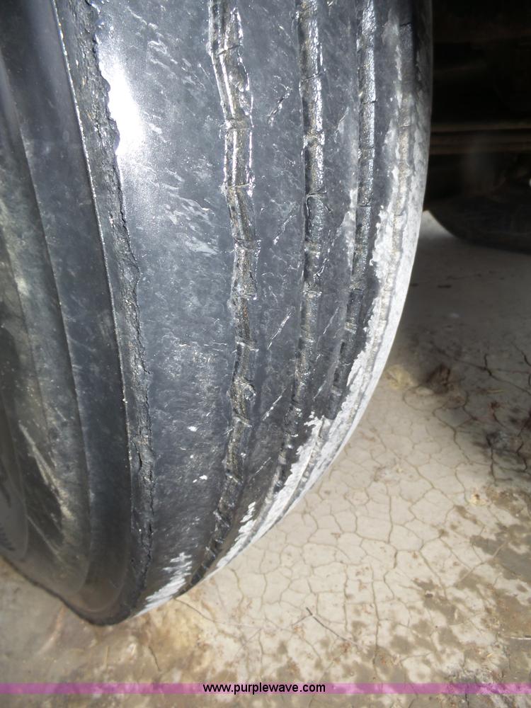 image for item J8968 1984 Volvo Autocar AT64FX semi truck